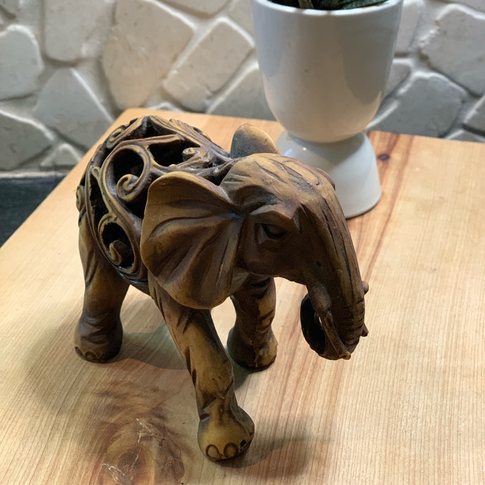 VINTAGE | Scrollwork Elephant Figurine